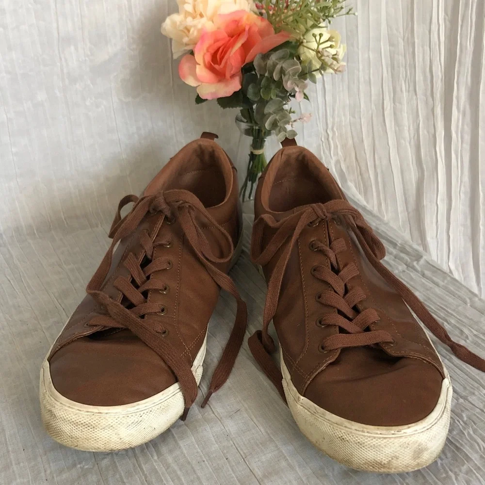 BANANA REPUBLIC size 12 vegan leather cognac brown low top sneakers